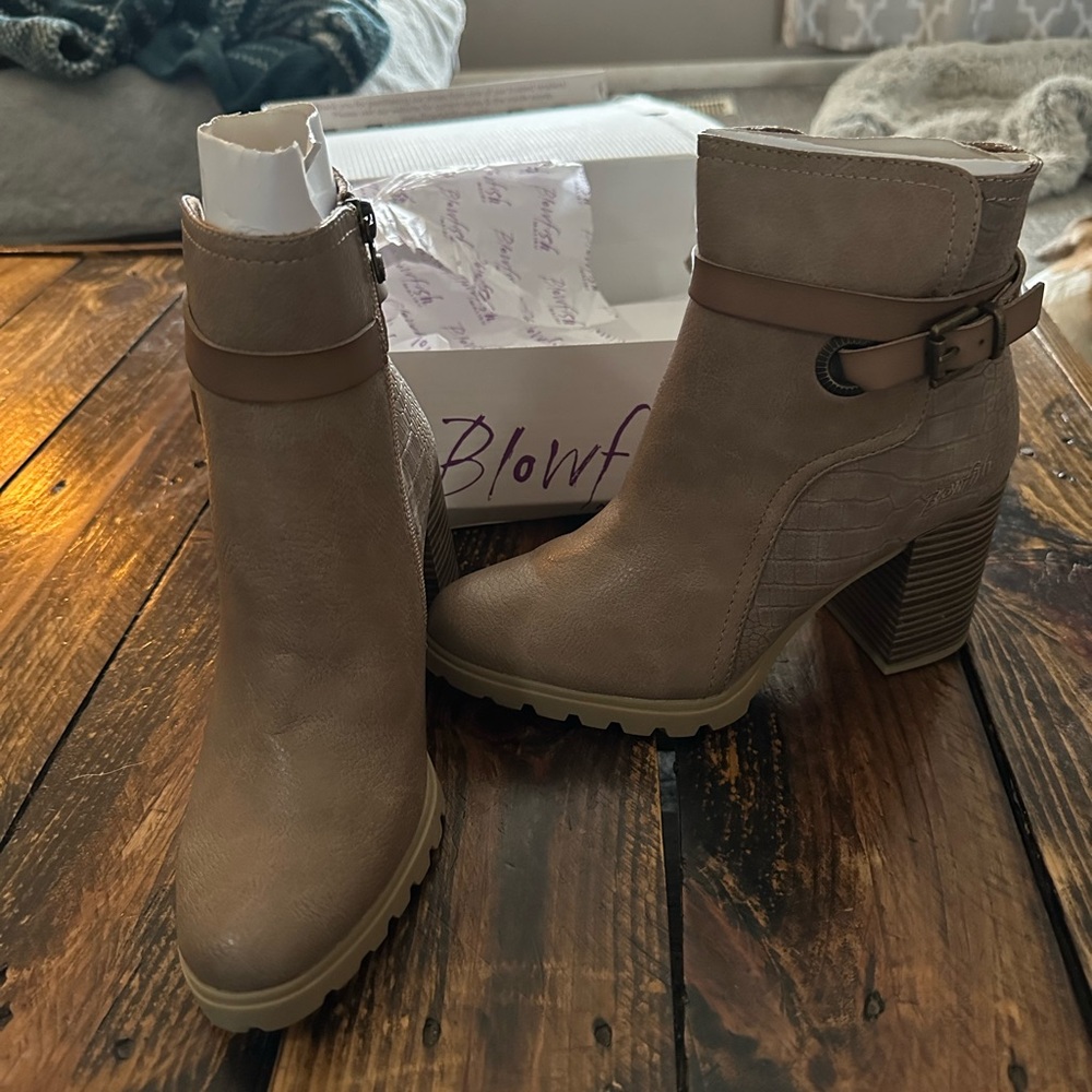 Blowfish Women's Tan Ankle Boots - Picture 5 of 5
